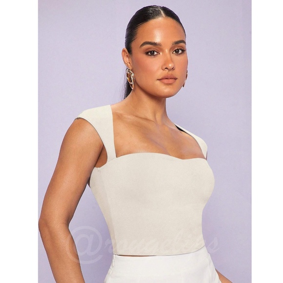 Beige / Cream Slim Fit CROP Top Sweetheart Décolleté Neckline - Picture 2 of 9